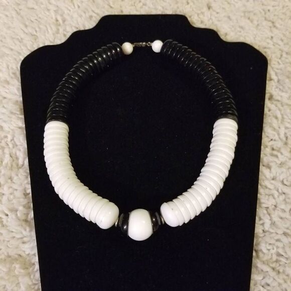 Vintage Black White Funky Bead Necklace - Picture 2 of 7